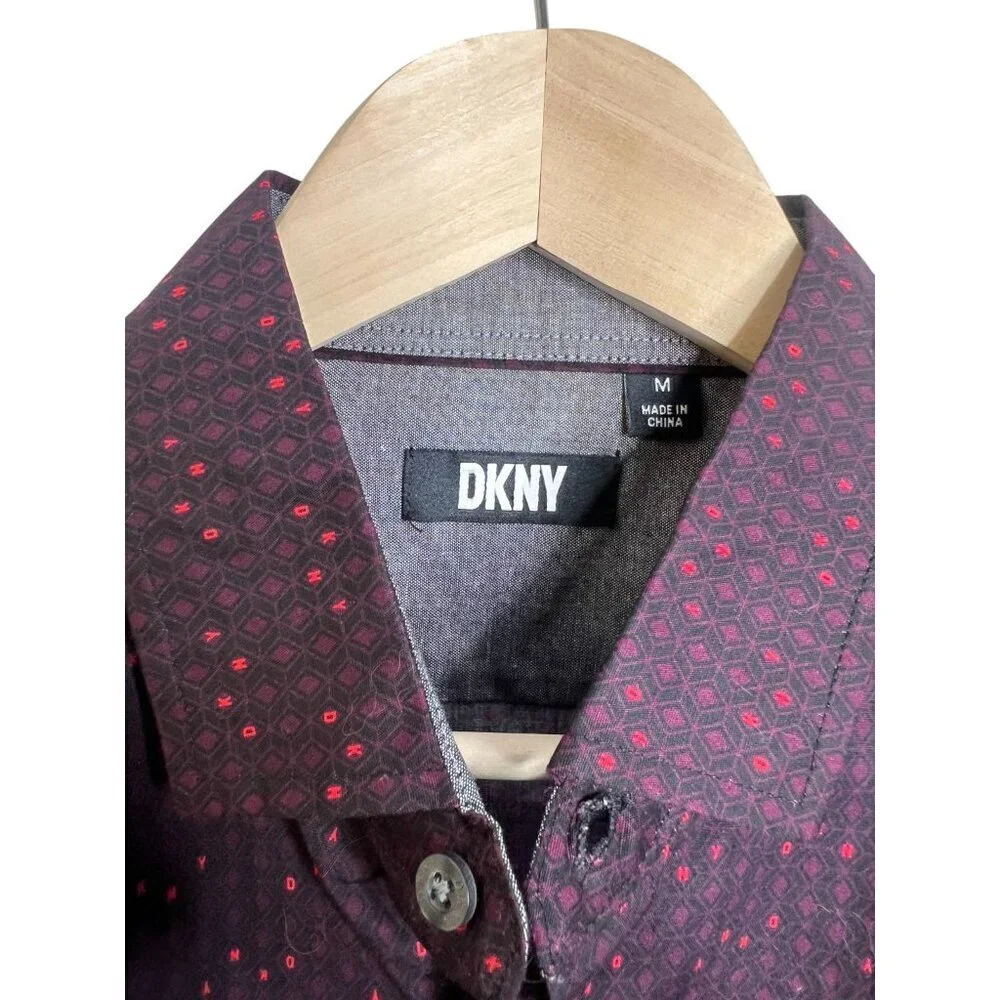 DKNY Garnet Woven Shirt Mens Size Medium Purple Red Letters